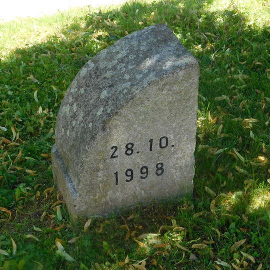 Pamětní kámen k 90. výročí vzniku Československa ve Starči