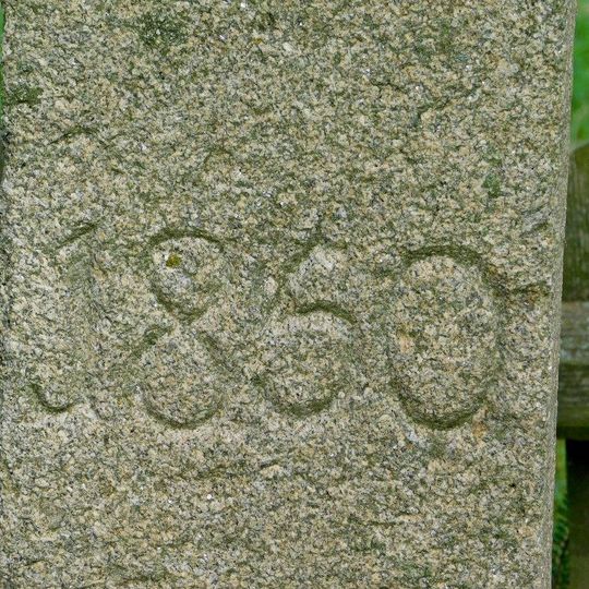 Kamenný kříž na severním okraji Hněvkovic