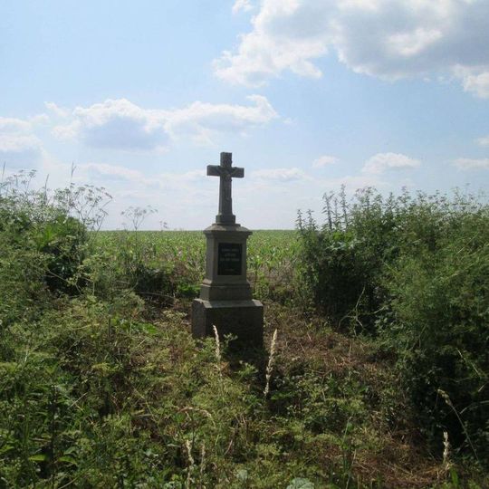 Kříž jižně od Vysoké Libyně u polní cesty