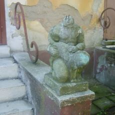 Скульптура «Ребёнок с кошкой» (Калининград)