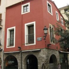 House in plaça Porxada, 20
