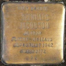 Stolperstein dedicated to Bernhard Jacobson