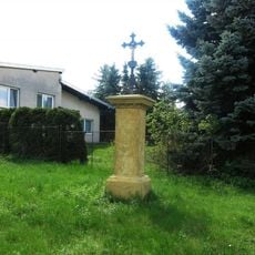 Kříž u hasičárny v Černoučku