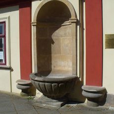 Malá kašna u zdi Rentzova muzea v Kuksu