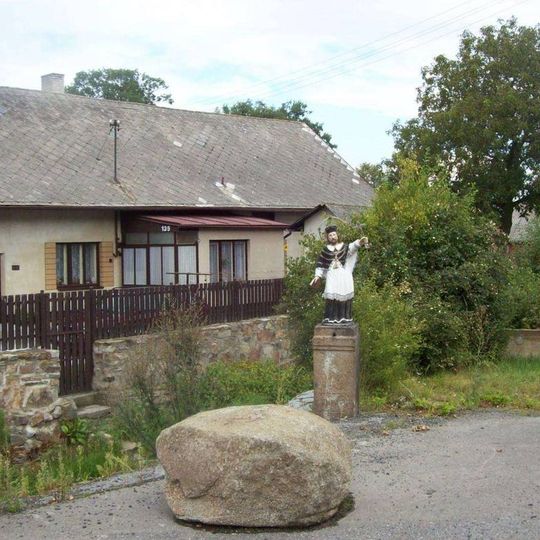 Socha svatého Jana Nepomuckého v Lázu