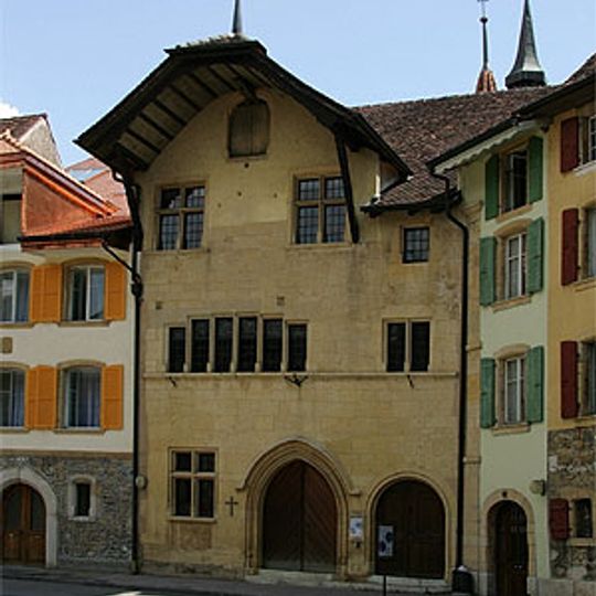 Hôtel de Ville avec Chapelle Dix-Mille-Martyrs