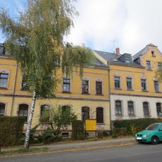 Doppelmietshaus in offener Bebauung mit Vorgarten Lichtenauer Straße 3; 5
