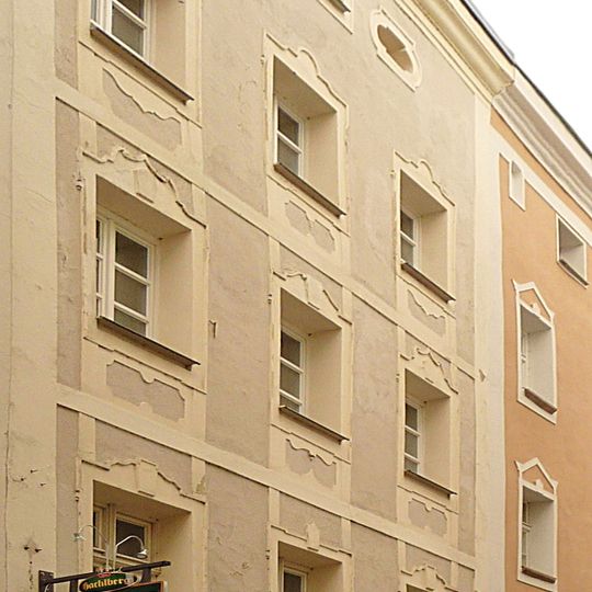 Wohn- und Geschäftshaus