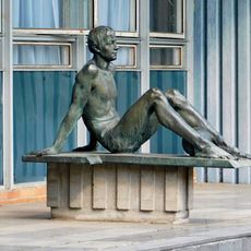 Socha fotbalisty ve sportovním centru v Nymburku