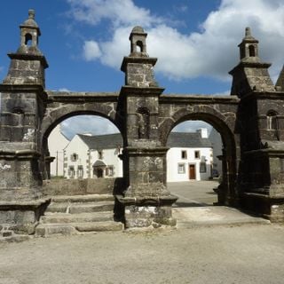 Arc de triomphe de l'Enclos paroissial de Plounéour-Ménez