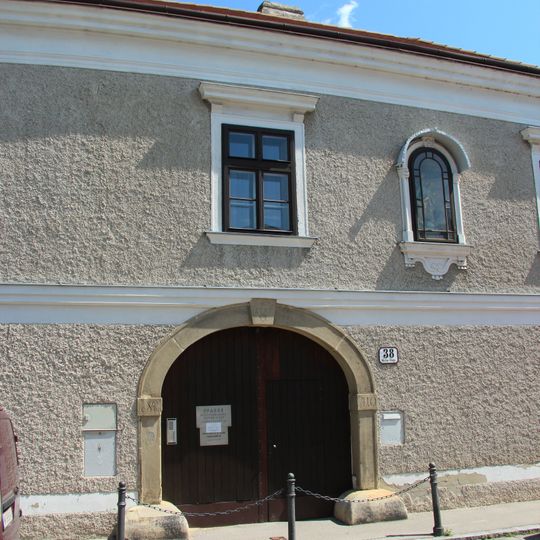 Pfarrhof, St. Martin sowie Reste historischer Vorgängerbebauung