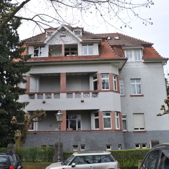 Villa mit Einfriedung