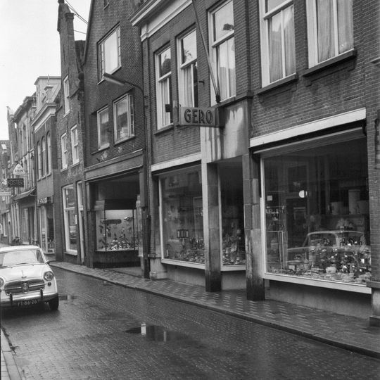 Pand onder oude kap tegen achtertopgevel