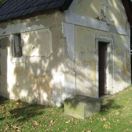 Kříž u kaple v Kotanči