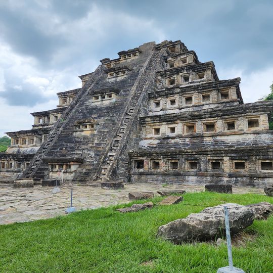 Pirámide de los Nichos