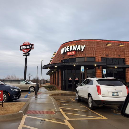 Hideaway Pizza