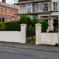 1 and 2 Bath Place and attached garden walls