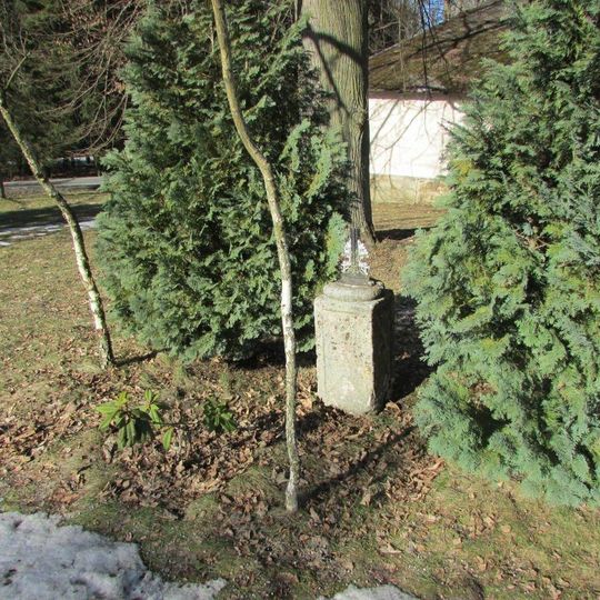 Podstavec bez kříže u Horních Kladin