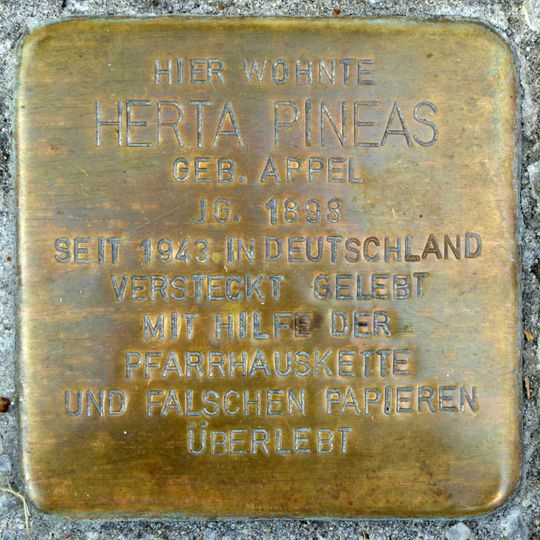 Stolperstein en memoria de Herta Pineas