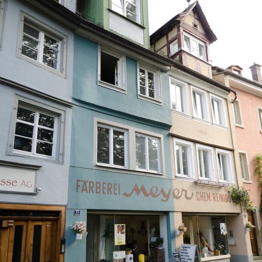 Wohn- und Geschäftshaus