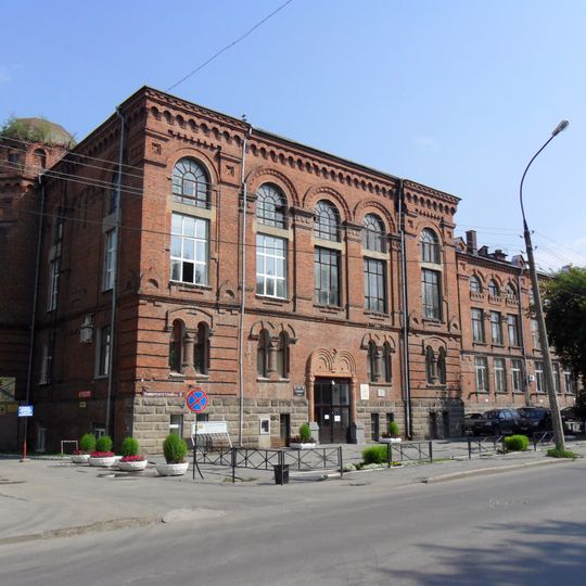 Здание епархиального училища