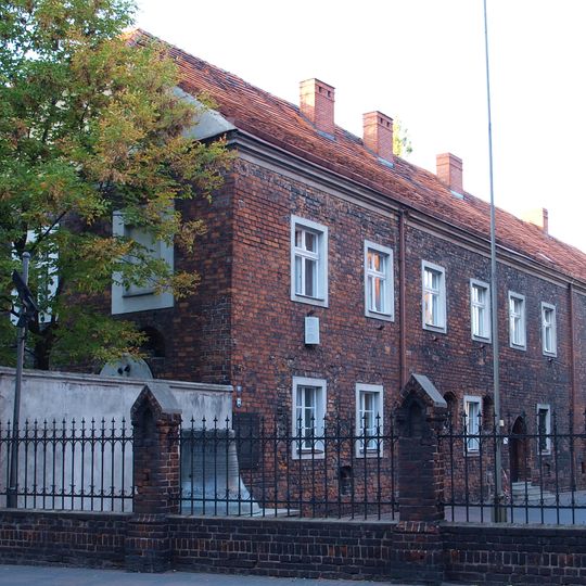 Klasztor, ob. dom parafialny