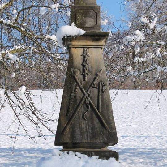 Kříž na okraji Kadeřína