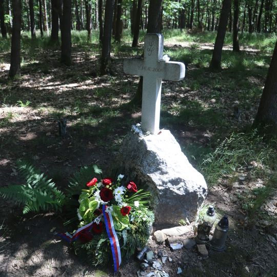 Pomníček pod kopcem Mančalov