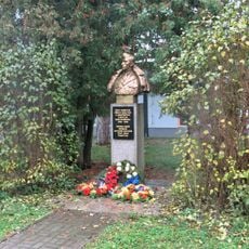 Pomník generála Sochora u školy v ulici Pionýrů v Stráži pod Ralskem