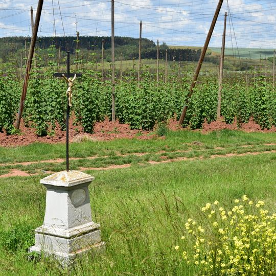 Kříž západně od Běsna