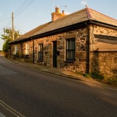 Lunn-Aire And Adjoining House
