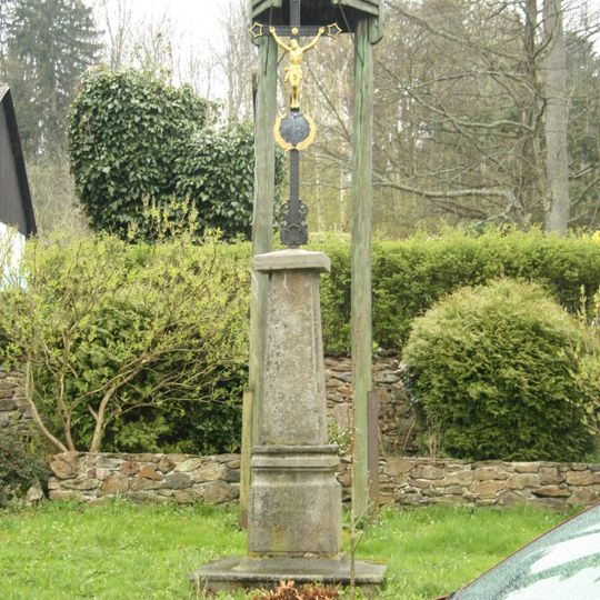 Pamětní kříž na návsi v Javoří u Podolí