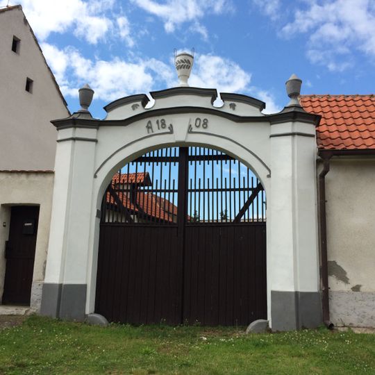 Brána usedlosti čp. 1
