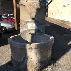Fontaine de l'ancienne église de Beynost