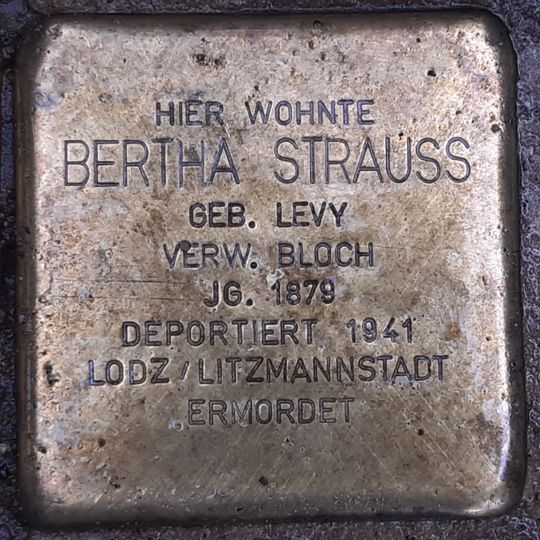 Stolperstein en memoria de Bertha Strauss