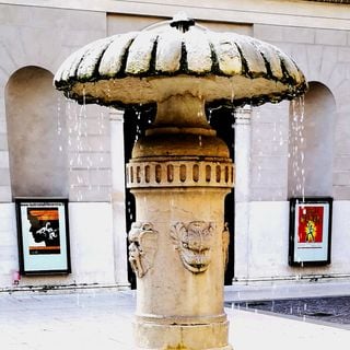 Monumental fountain in piazza Viviani