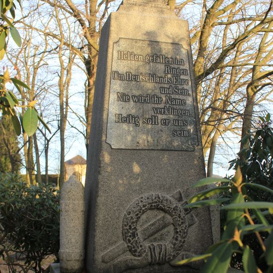 Denkmal für die Gefallenen des Ersten Weltkrieges, mit Ehrenhain Jan-Kilian-Straße