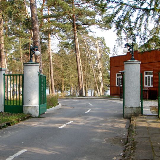 Park leśny przy Oficerskim Yacht Clubie w Augustowie