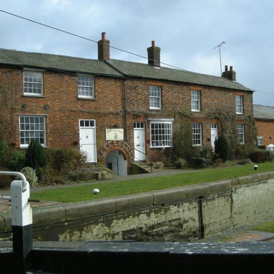 Grand Union Canal Lower Gate House