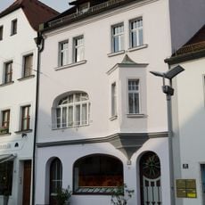 Wohn- und Geschäftshaus