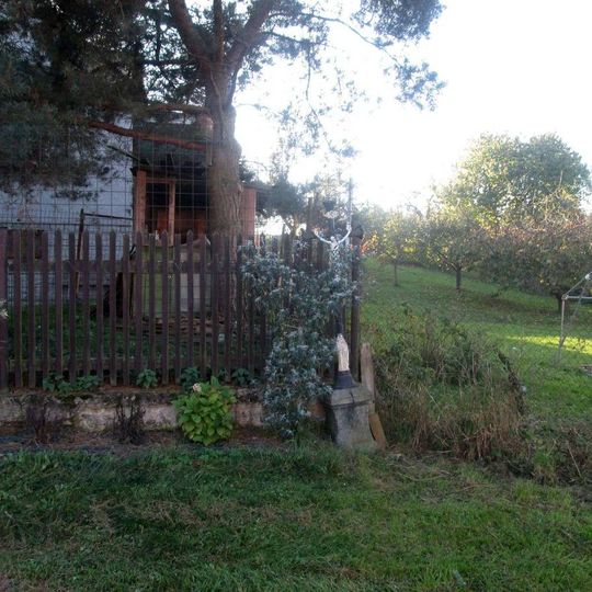 Kříž v Kasejovicích u zahrady