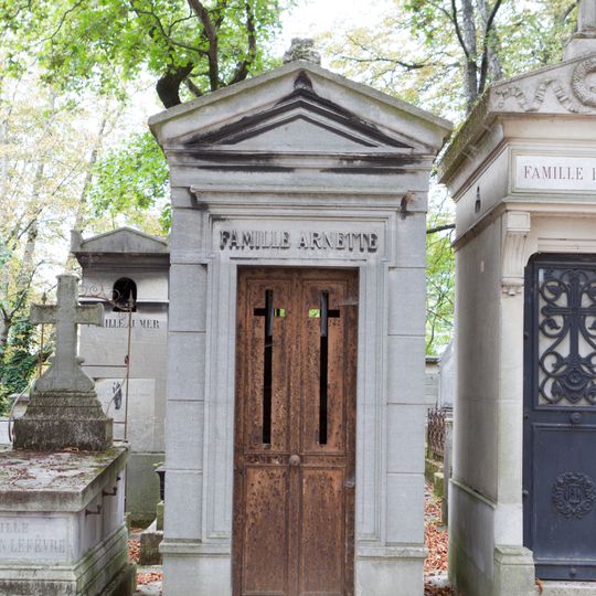 Grave of Arnette
