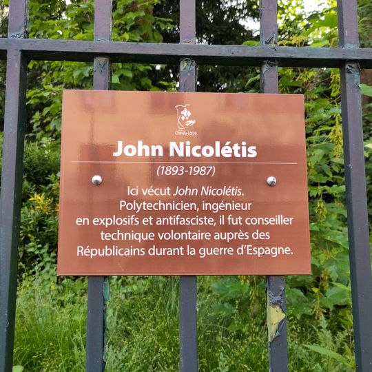 Ici vécu John Nicolétis