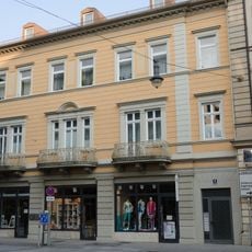 Wohn- und Geschäftshaus