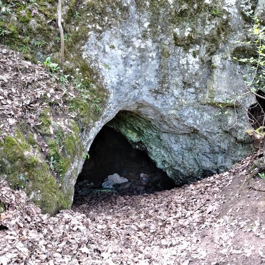 Kiskő-oldali Cave