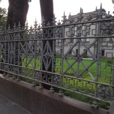 Новая Басманная улица 14 c1, Ограда с воротами дома Стахеева