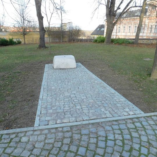 Pomník Jana Očka z Vlašimi u zámku ve Vlašimi