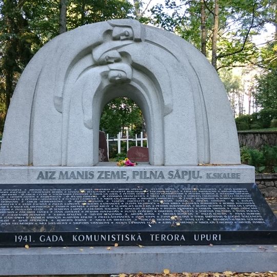 Komunistiskā masu terora upuru piemiņas vieta un kapi