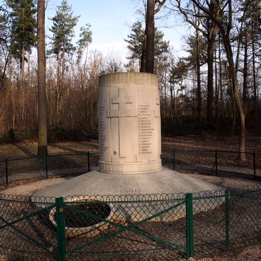 Monument aux fusillés de la cascade du bois de Boulogne