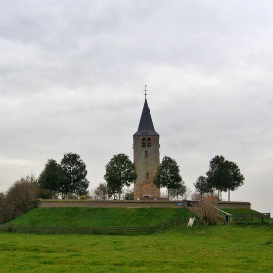 Kerkhof, muur met hekwerk